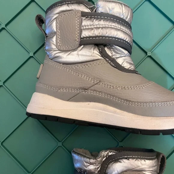 UGG Gray Ankle-High Boots with Metallic Strap, Toddler Size 8 Winter Boots - Picture 6 of 10